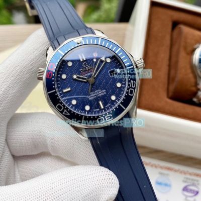 Replica Omega Seamaster Men Rubber Strap Blue Face Watch 41mm